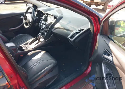 2014 Ford Focus Titanium z USA, uszkodzony, nr VIN 1FADP3N26EL458386